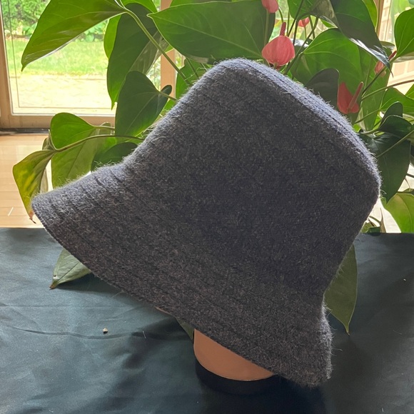 Chic Charcoal Women's Hat - Picture 5 of 7